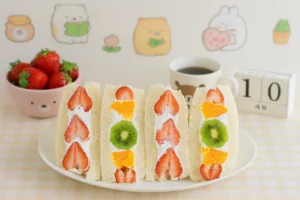 Japanese Fruit Sandwich (Fruit Sando) フルーツサンド