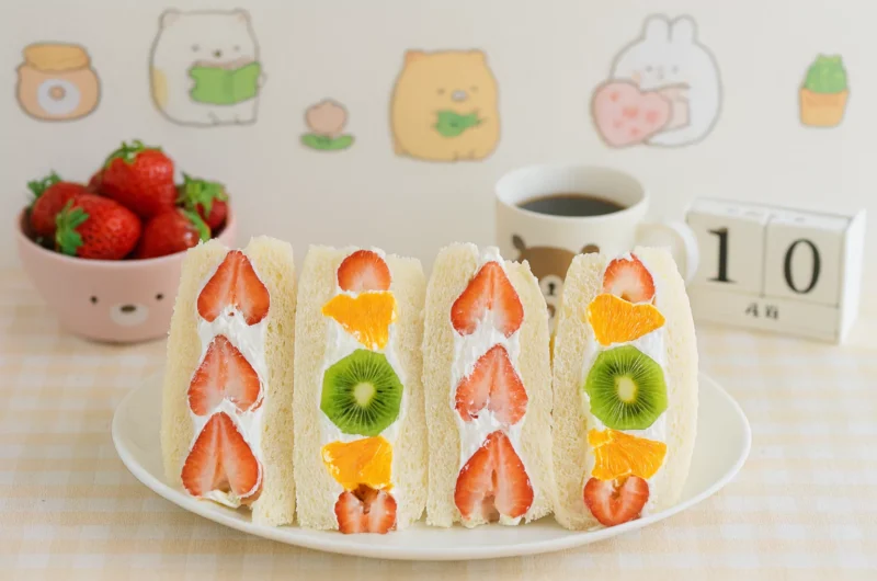 Japanese Fruit Sandwich (Fruit Sando) フルーツサンド