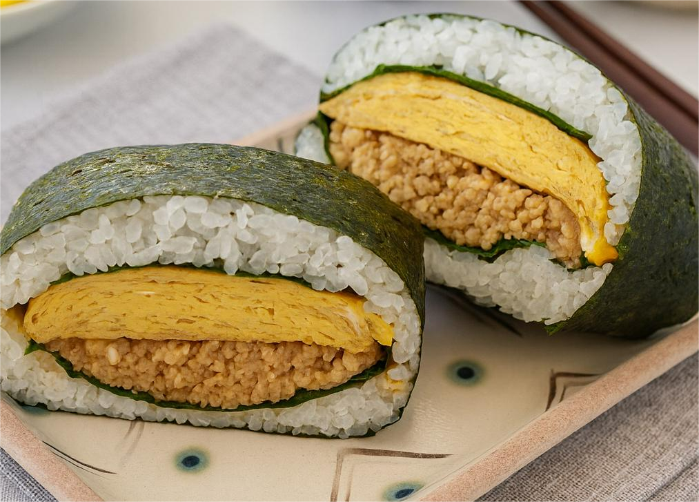Chicken Onigirazu (鶏おにぎらず)