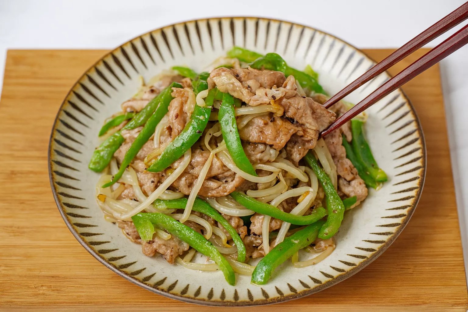 Stir-Fried Pork with Bell Peppers (豚肉とピーマンの炒め物)