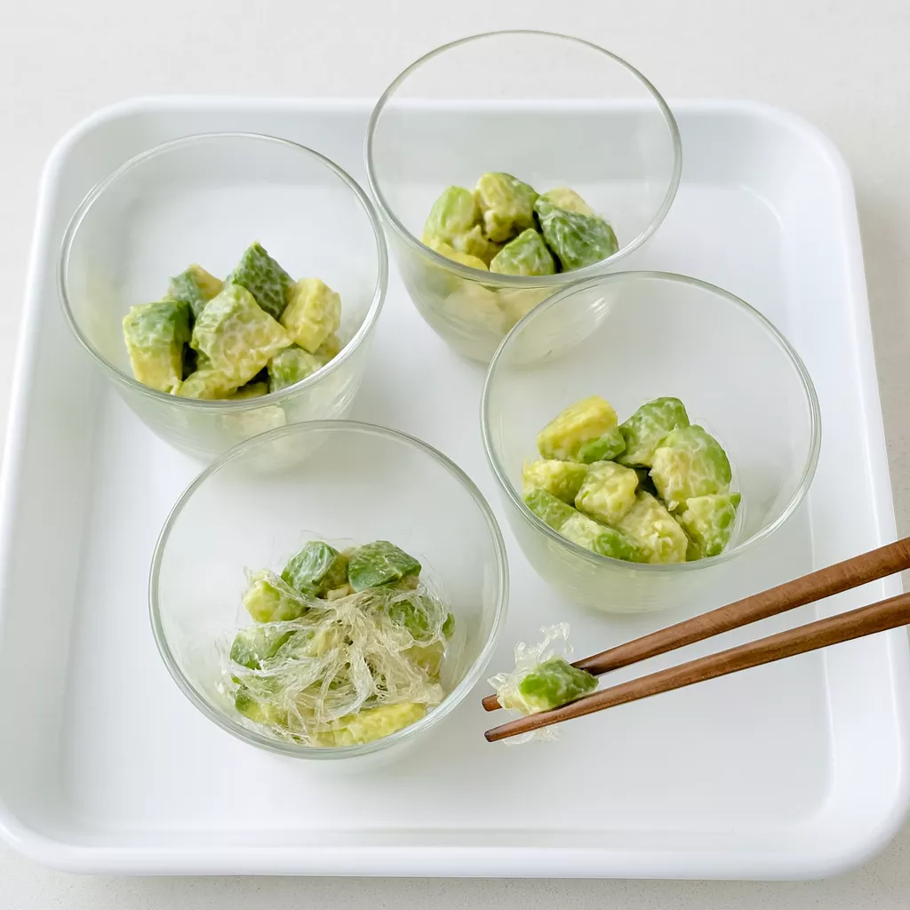 Salmon and Avocado Salad サーモンとアボカドのサラダ Salmon and Avocado Salad サーモンとアボカドのサラダ