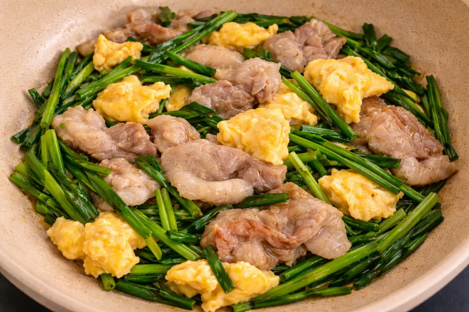 Stir-fried pork with chives 豚肉とチャイブの炒め物 Stir-fried pork with chives 豚肉とチャイブの炒め物
