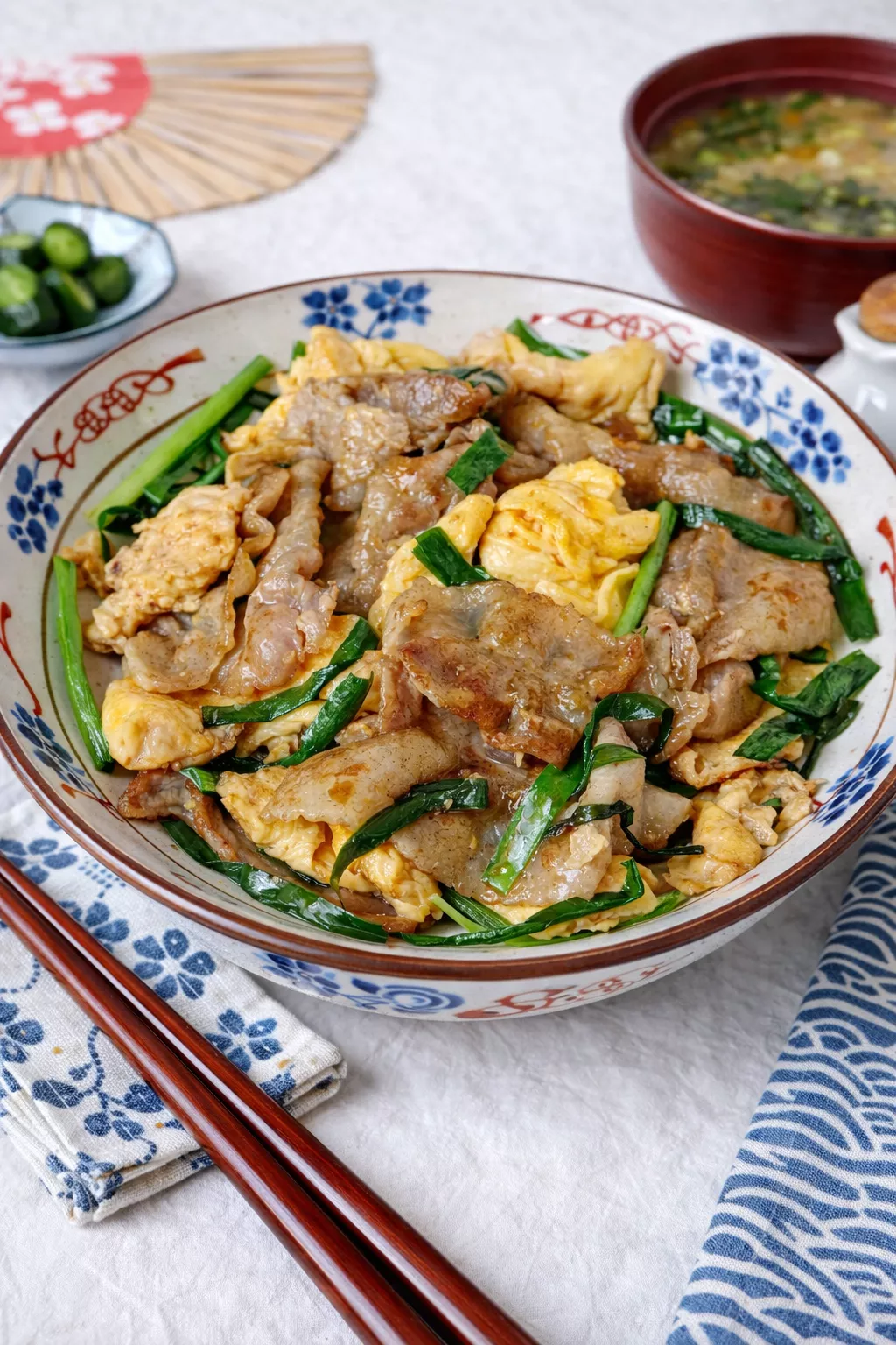 Stir-fried pork with chives 豚肉とチャイブの炒め物 Stir-fried pork with chives 豚肉とチャイブの炒め物