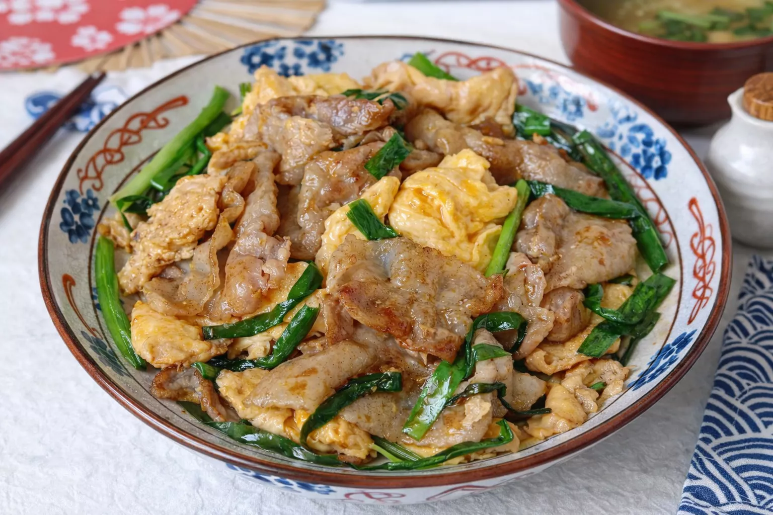 Stir-fried pork with chives 豚肉とチャイブの炒め物