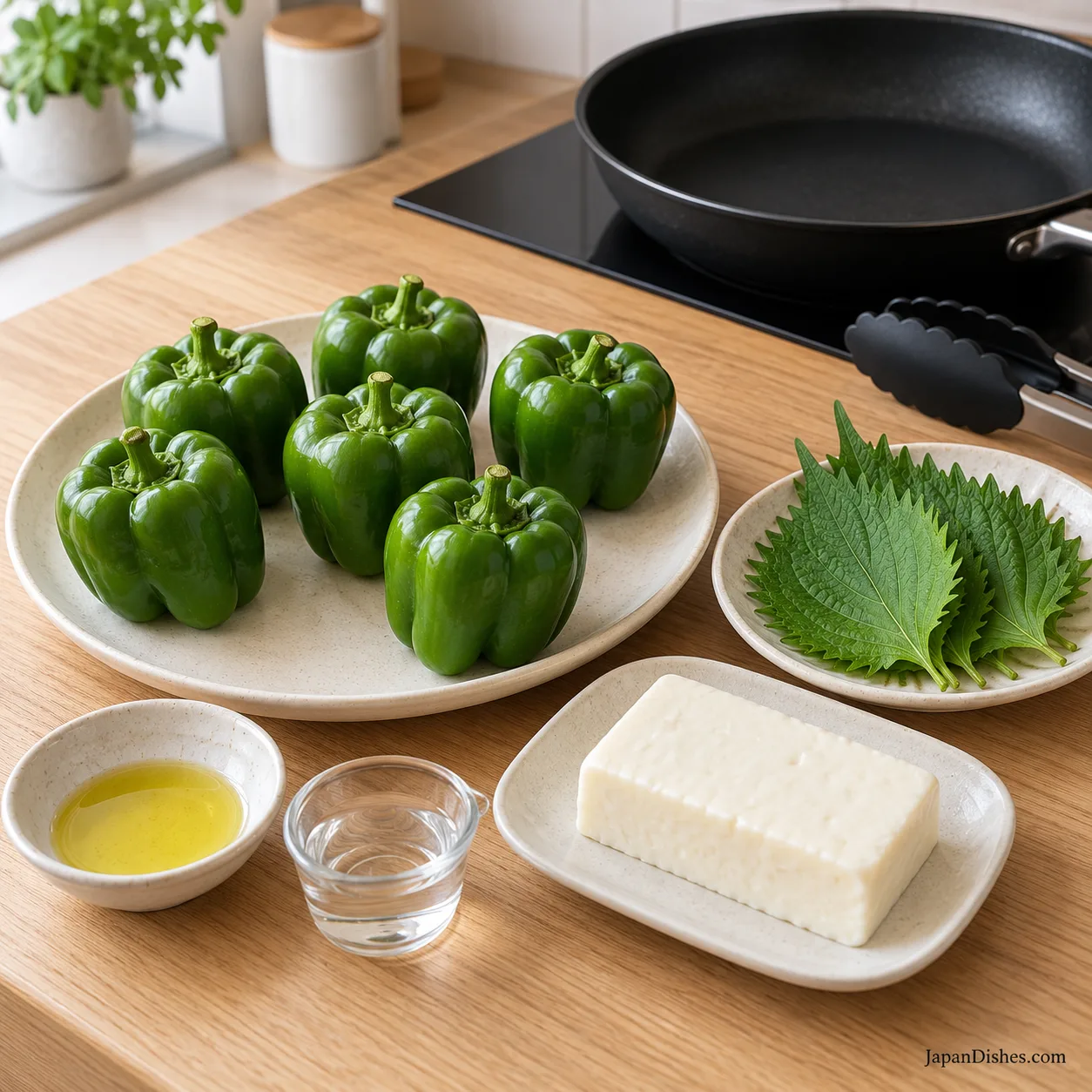 Six small Japanese green peppers, shiso leaves, mozzarella, oil and water